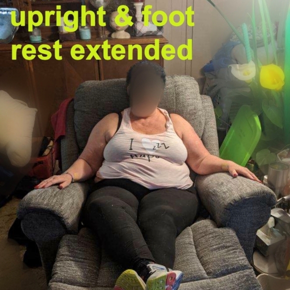 Perfect/New La-Z-Boy Electric Recline 4months old. - Picture 1 of 6